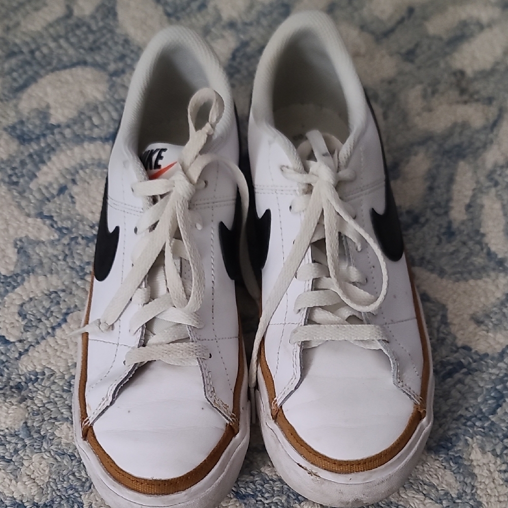 Nike Kids White and Black Sneakers with Brown Trim